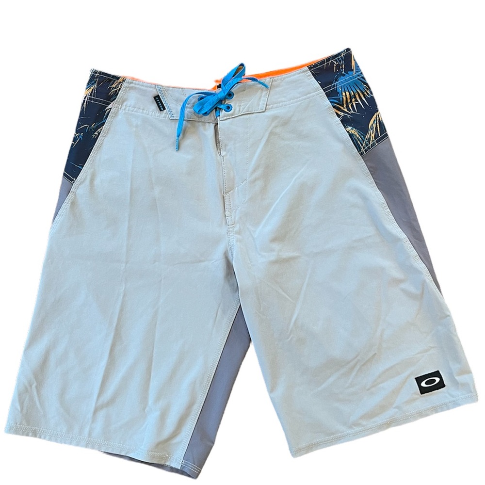 Mens Oakley light gray/dark gray/blue board shorts w/tie in front